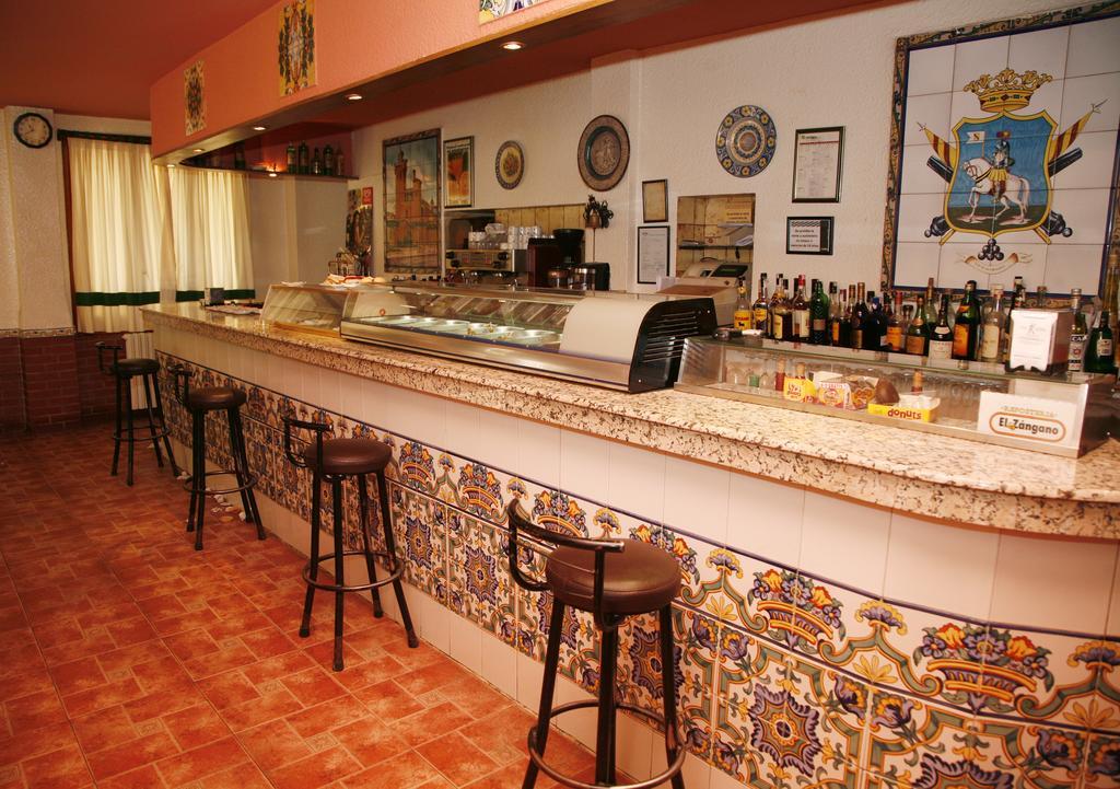 Hostal Cuatro Esquinas 에제데로스카바예로스 외부 사진