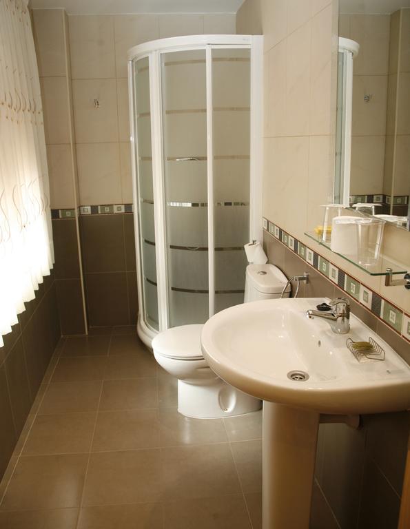 Hostal Cuatro Esquinas 에제데로스카바예로스 외부 사진